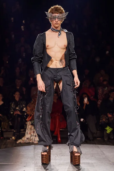 Look 32
